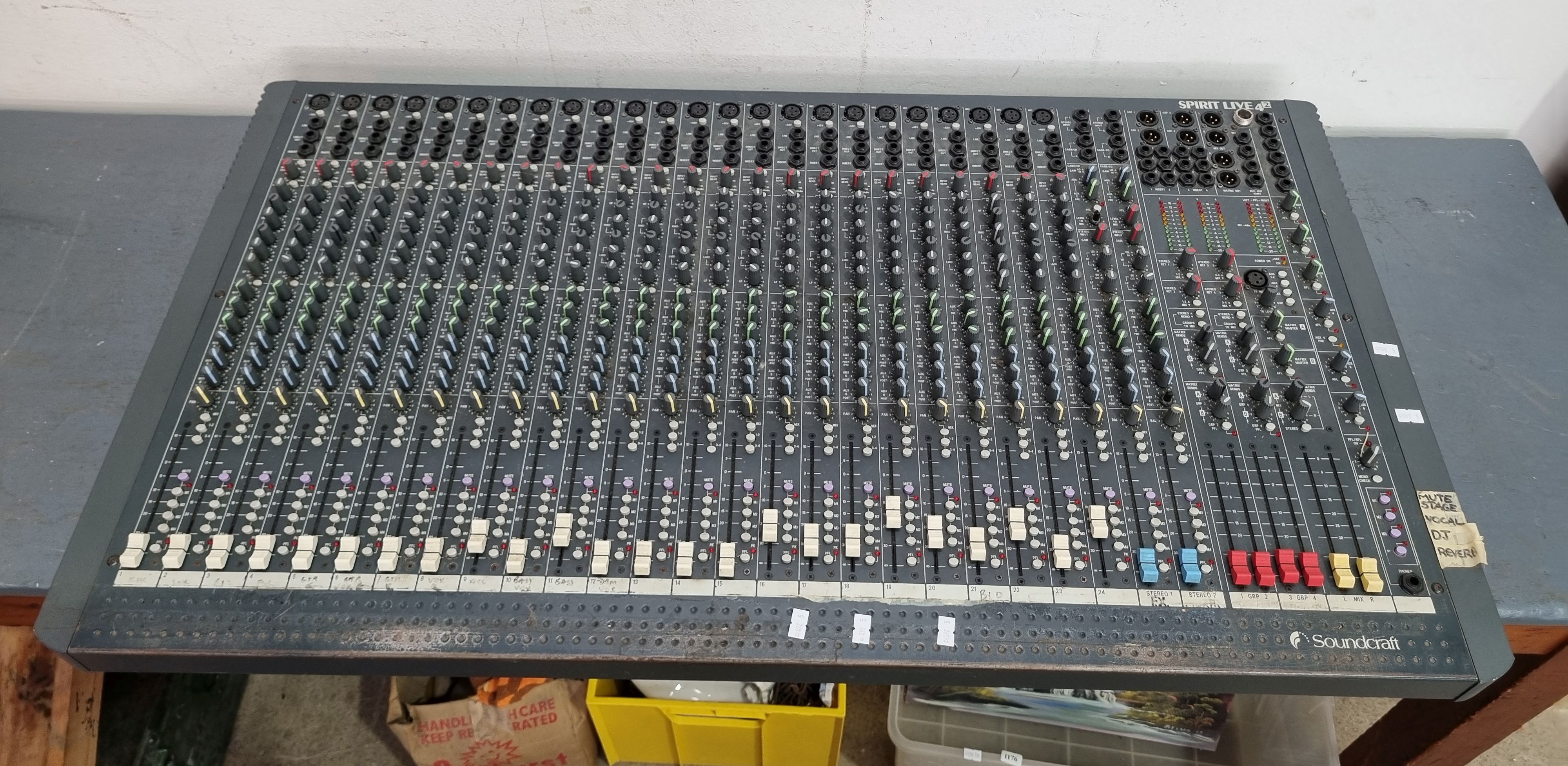 A SOUNDCRAFT SPIRIT LIVE 42 MIXER
