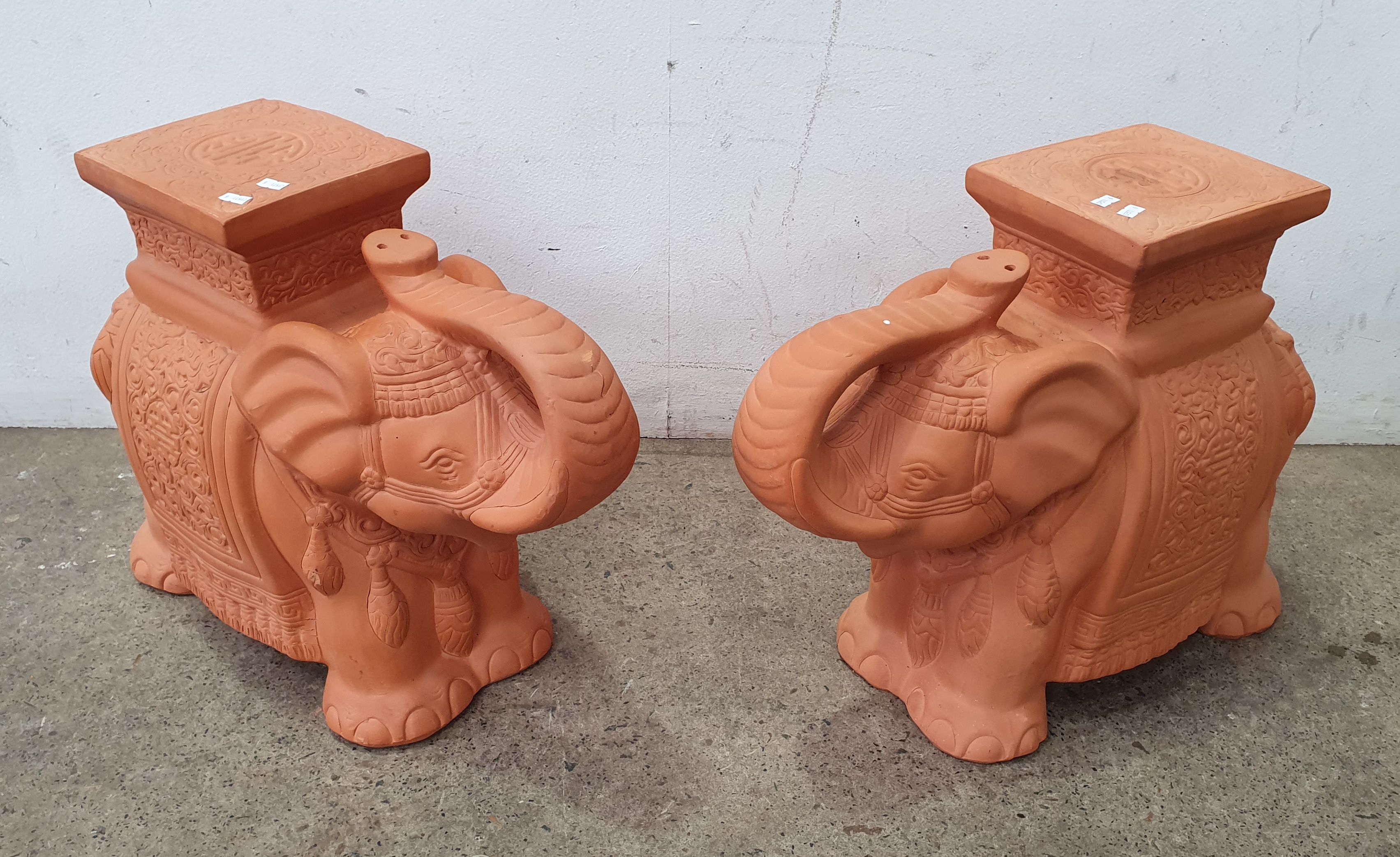 1094 · A TERRACOTTA ELEPHANT POT STAND