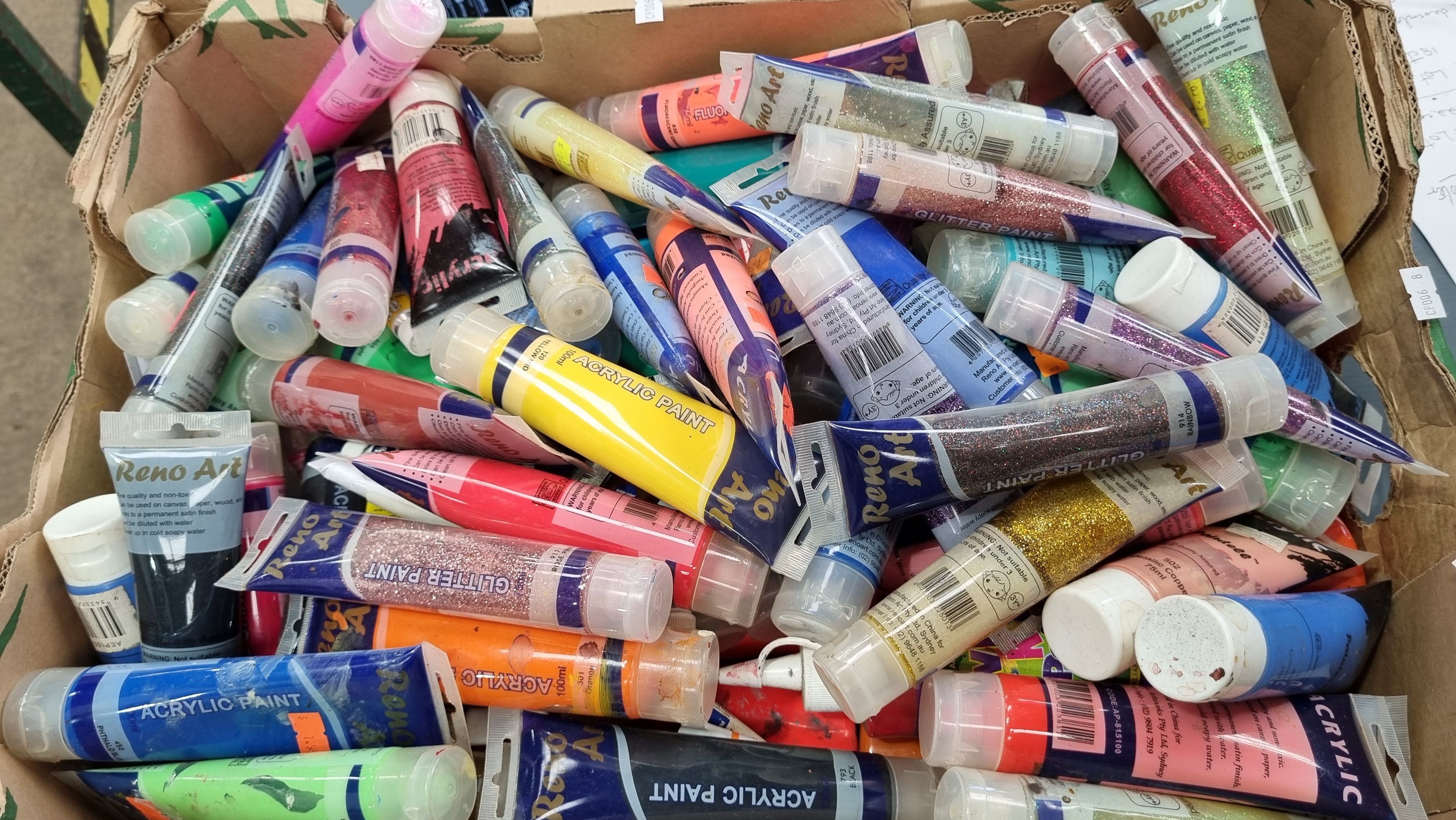 1274 · A BOX OF ARTISTS PAINTS