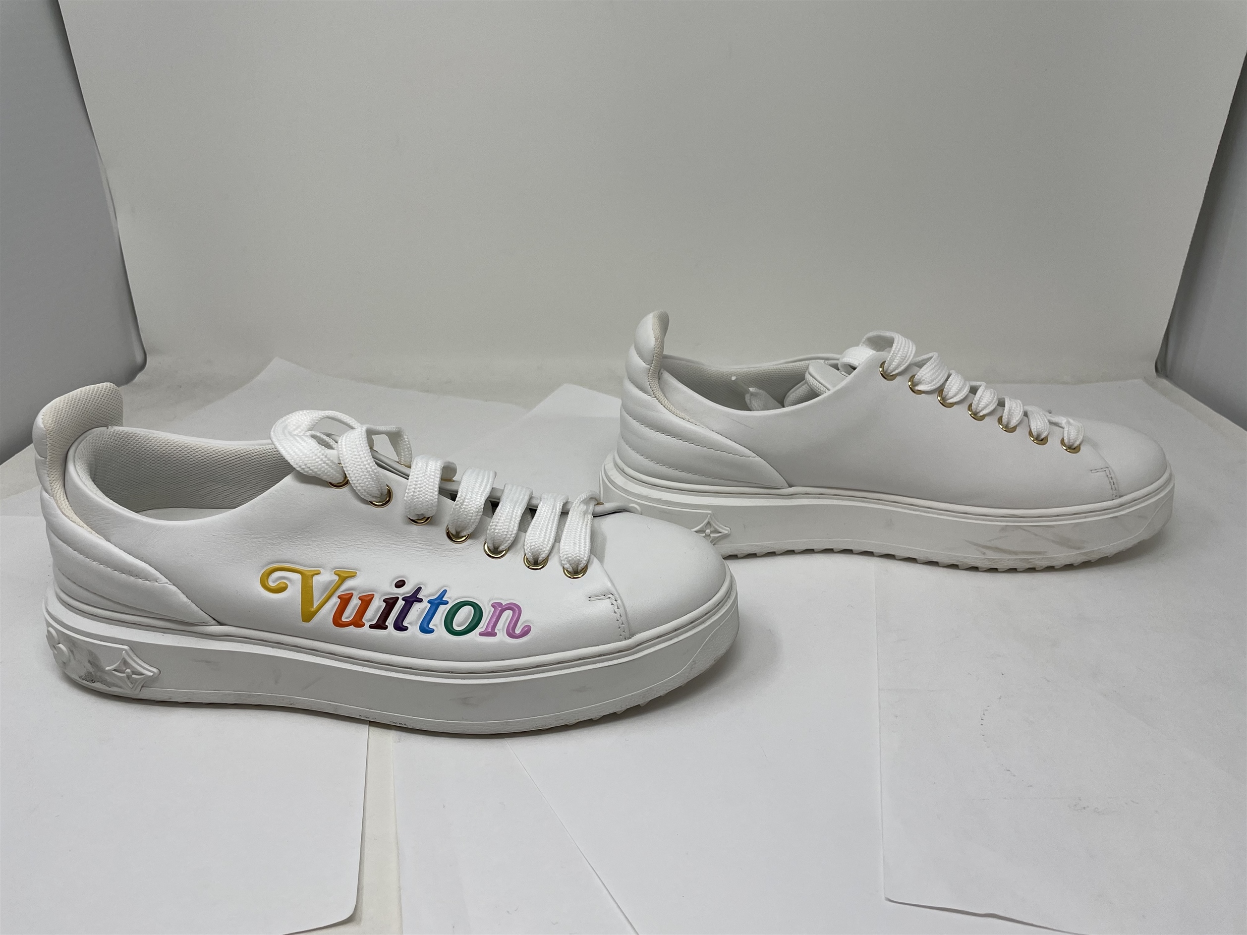 LOUIS VUITTON WHITE/SILVER TIME OUT SNEAKERS