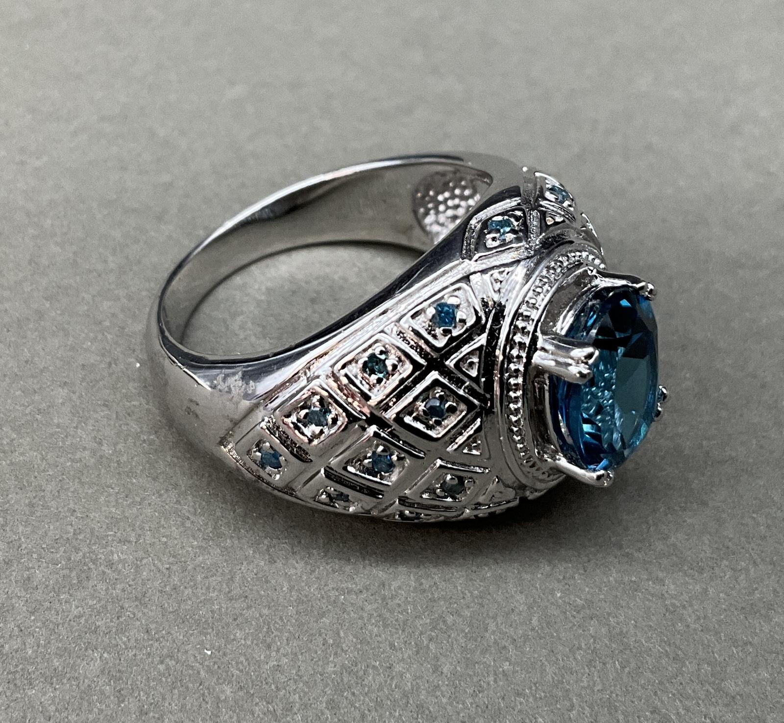 STERLING SILVER BLUE TOPAZ WOMANS RING | Teel Auctions