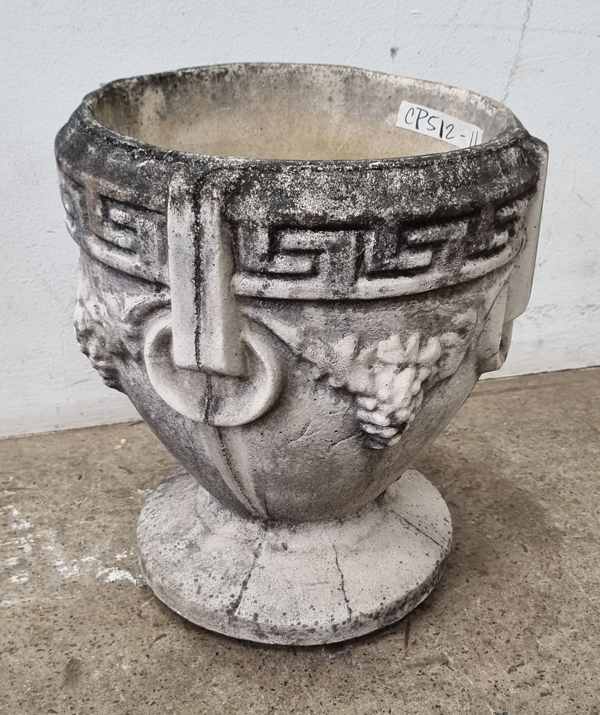 1092 · A CONCRETE POT