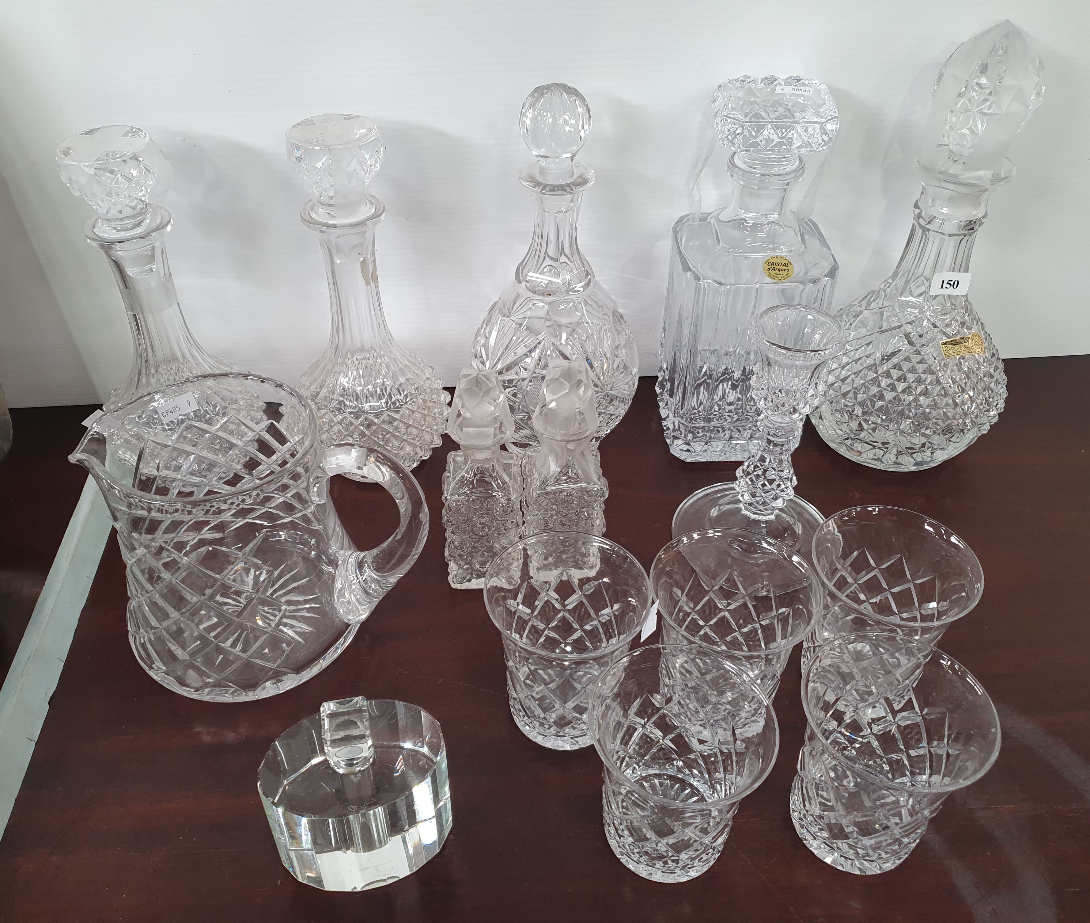 150 · A GROUP OF GLASS AND CRYSTAL WARE