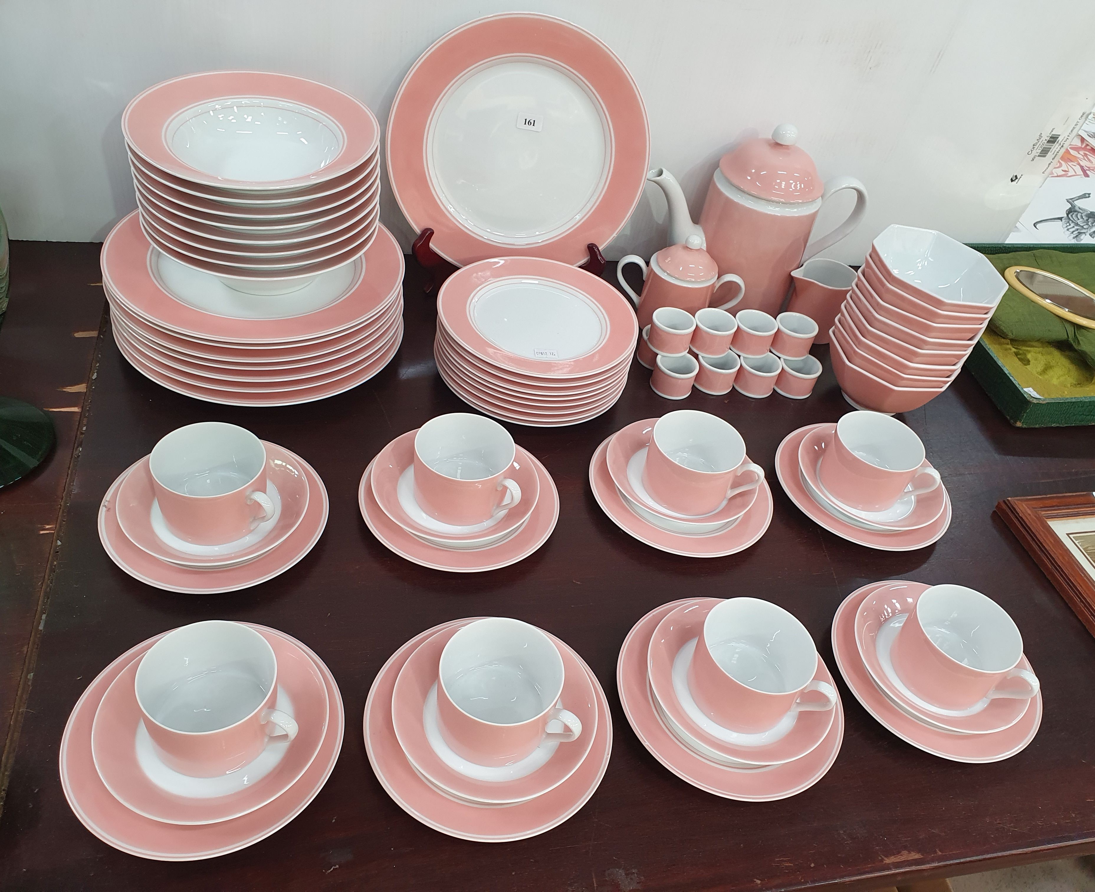 161 · A FITZ AND FLOYD PORCELAIN DINNER SET