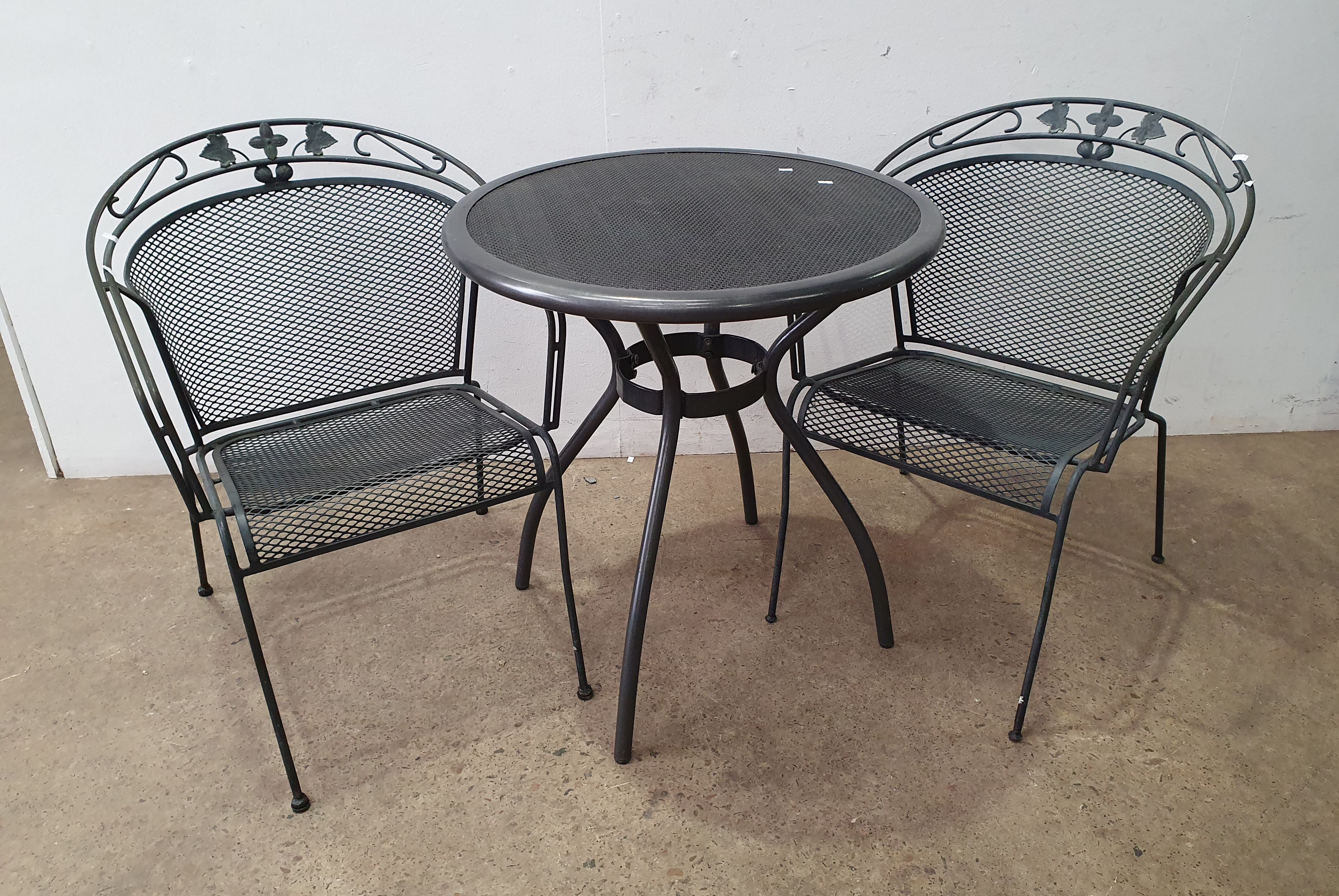 1030 · A THREE PIECE OUTDOOR SETTING
