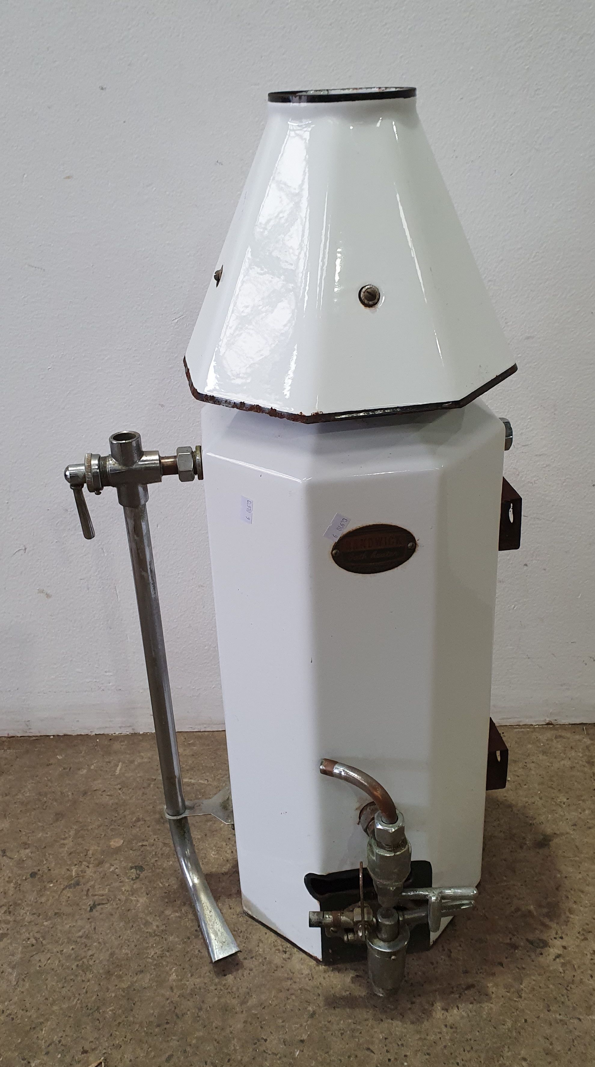 1141 · A VINTAGE RANDWICK BATH HEATER