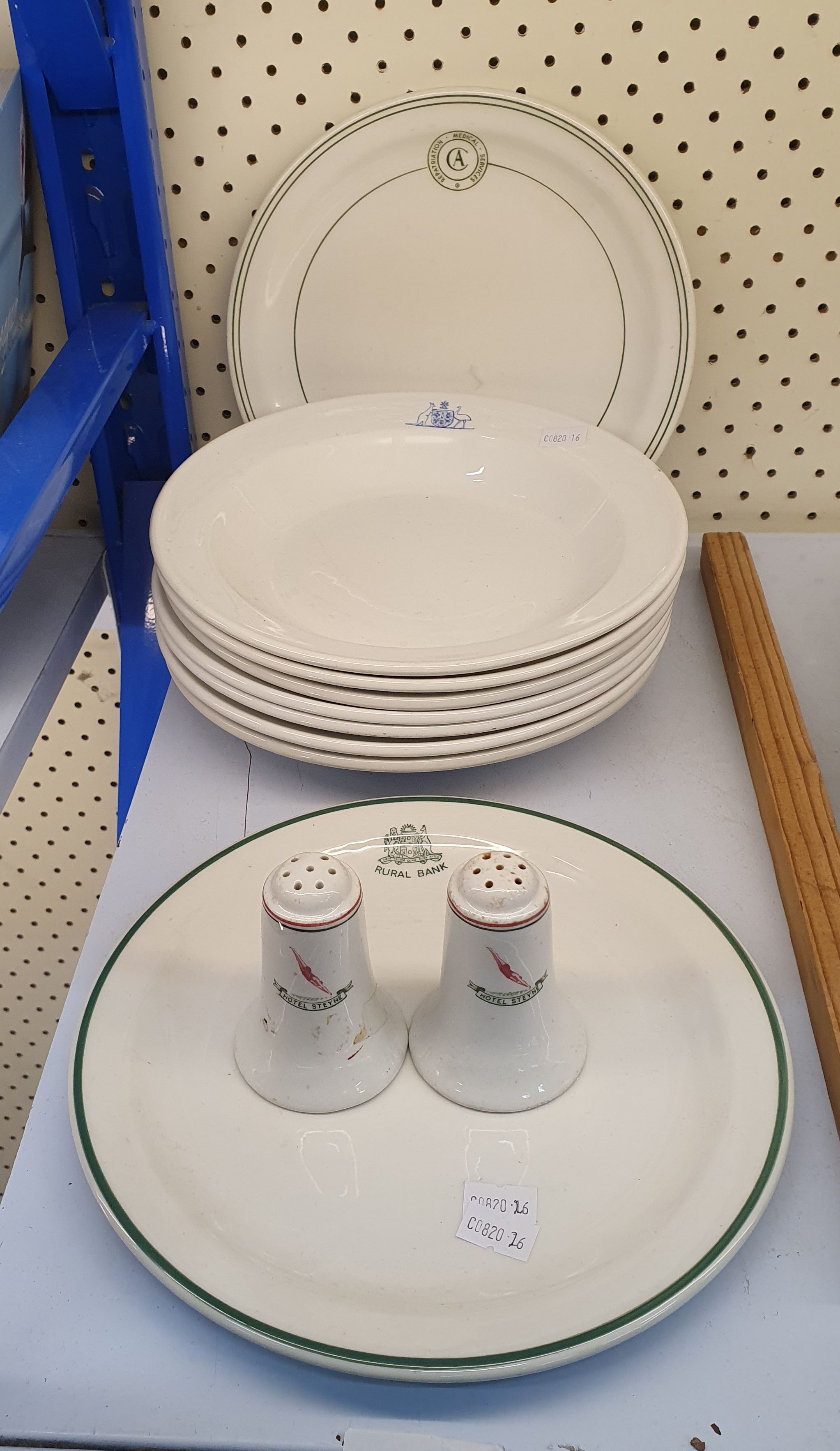 51 · A GROUP OF AUSTRALIAN INTEREST CRESTED SERVING WARE