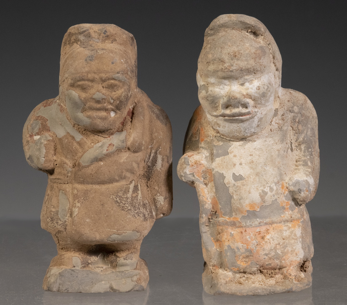 (2) CHINESE HAN DYNASTY CLAY FIGURINES | Barnebys