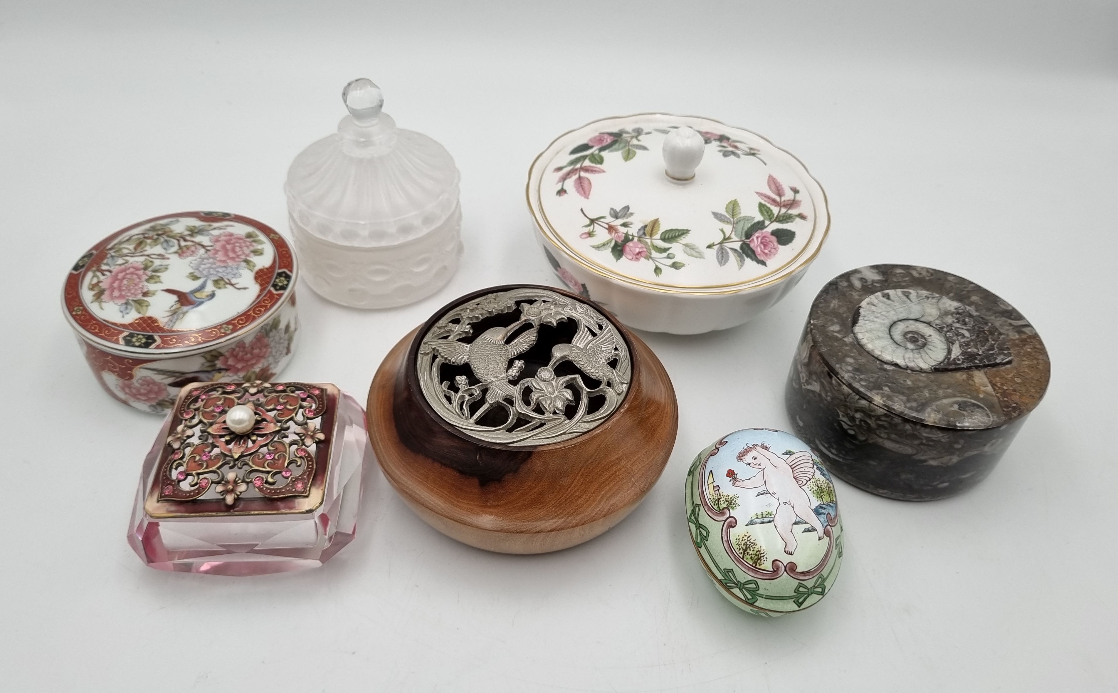 566 · SEVEN VARIOUS TRINKET BOXES