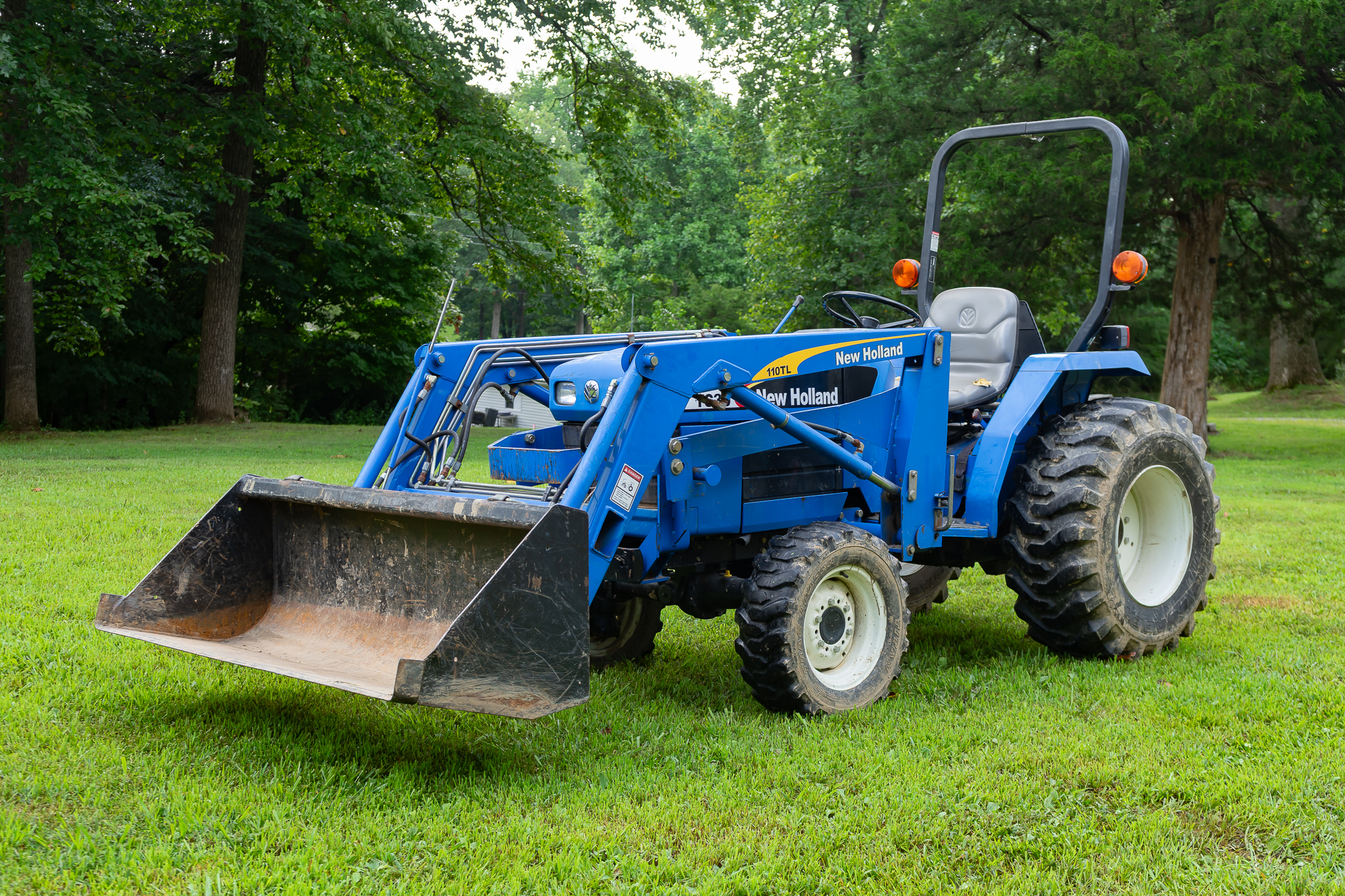 2008 New Holland TC30 Compact Tractor with Front Loader - 822 Hours ...