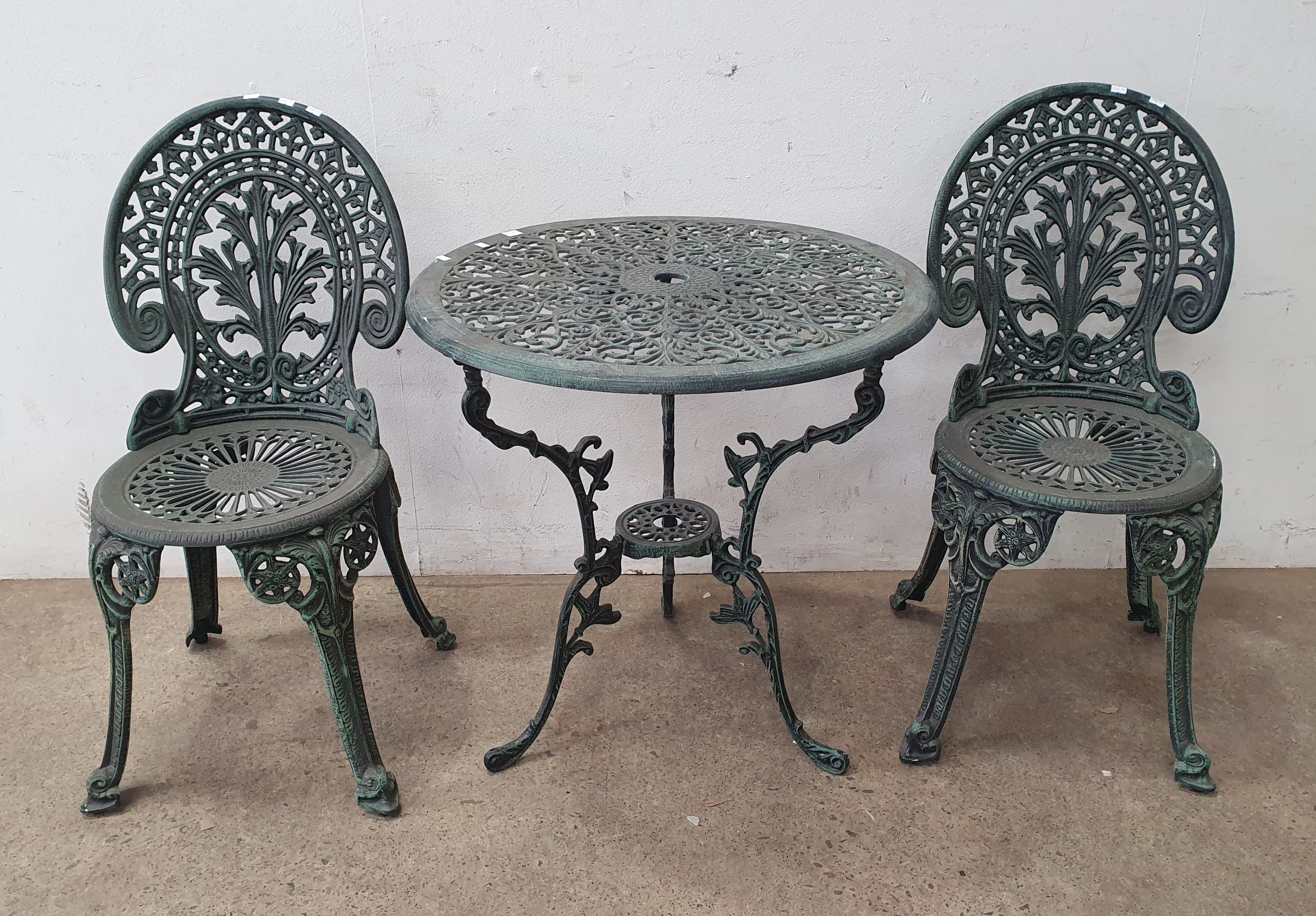 1083 · A THREE PIECE OUTDOOR SETTING