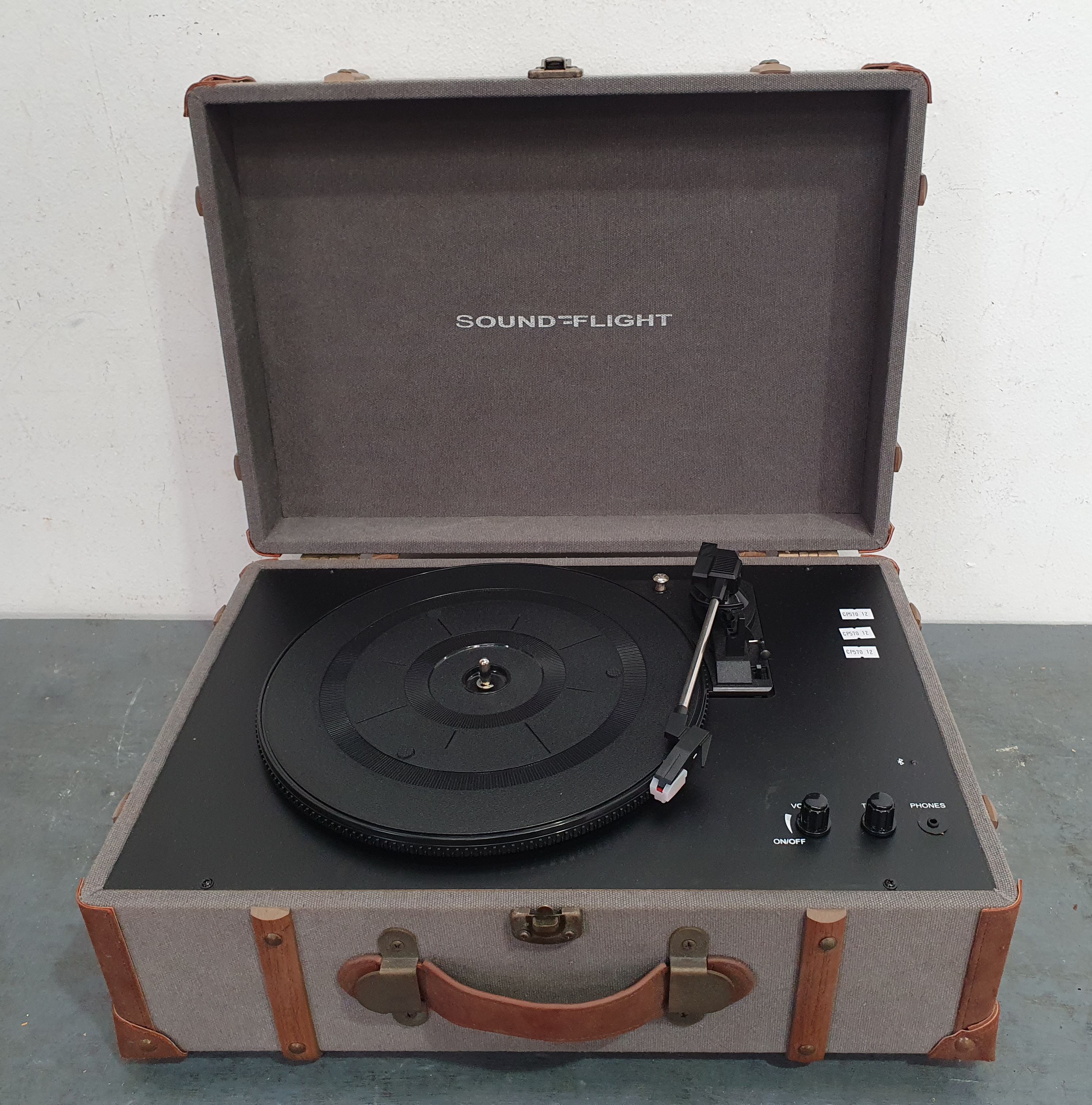 1233 · A SOUNDFLIGHT PORTABLE TURNTABLE
