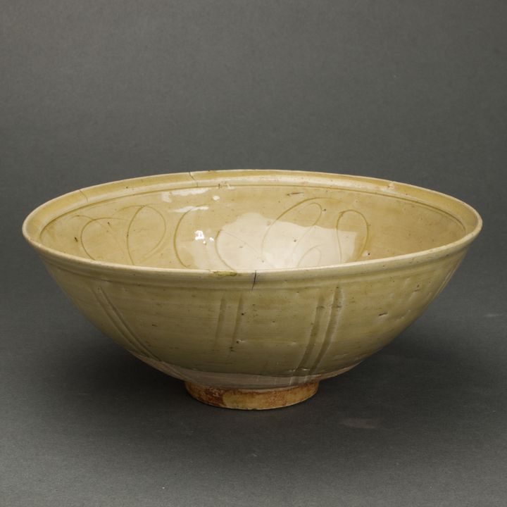 Chinese Yaozhou style celadon glazed bowl