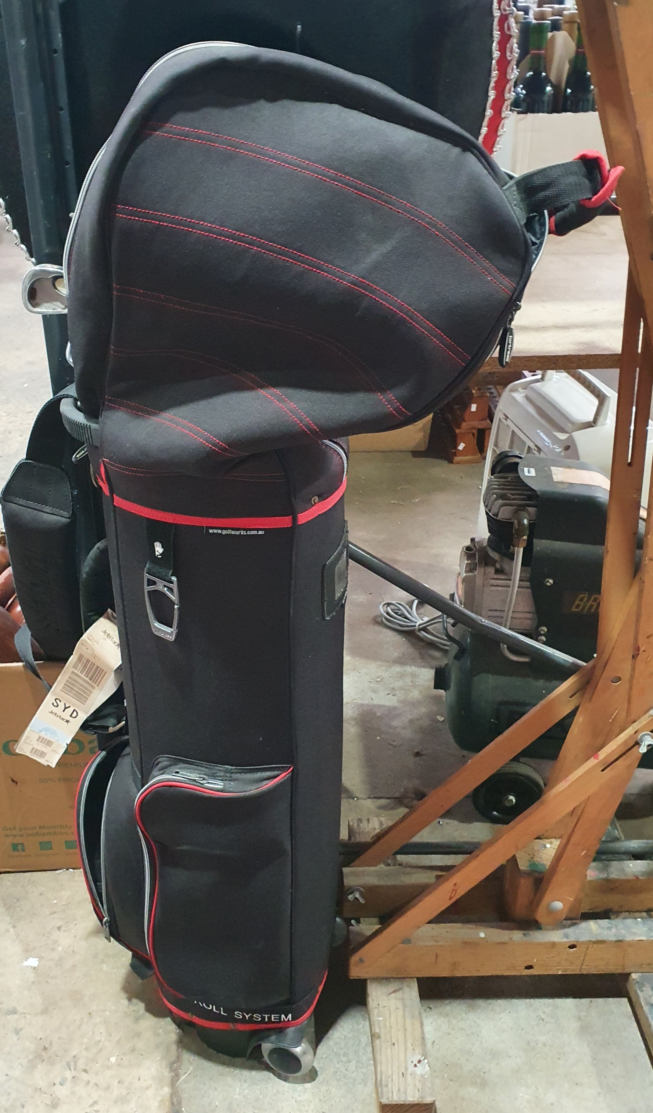 1329 · A BAG OF GOLF CLUBS