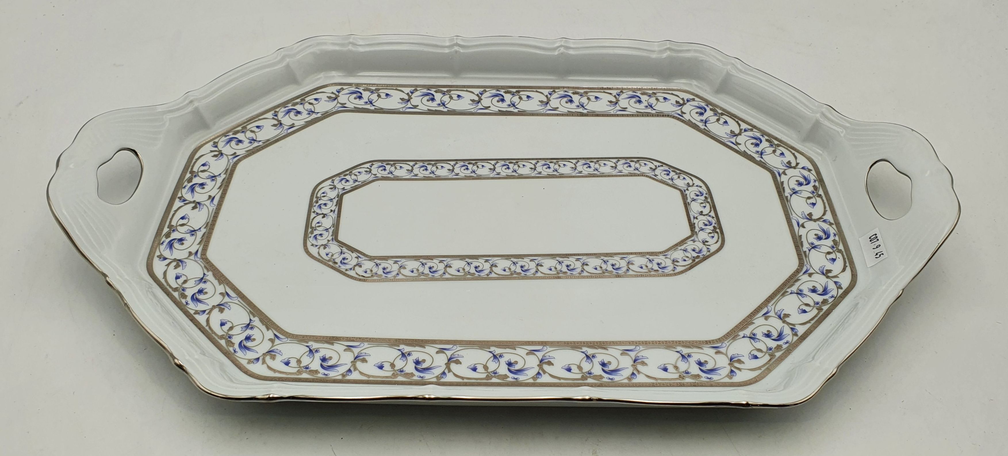 625 · A PERSIAN PORCELAIN SERVING TRAY