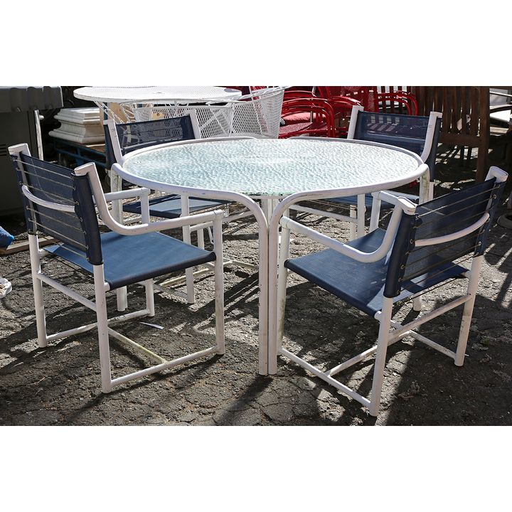 (lot of 5) Brown Jordan patio furniture, consisting of a dining table with a round top, 26"h x 49"dia