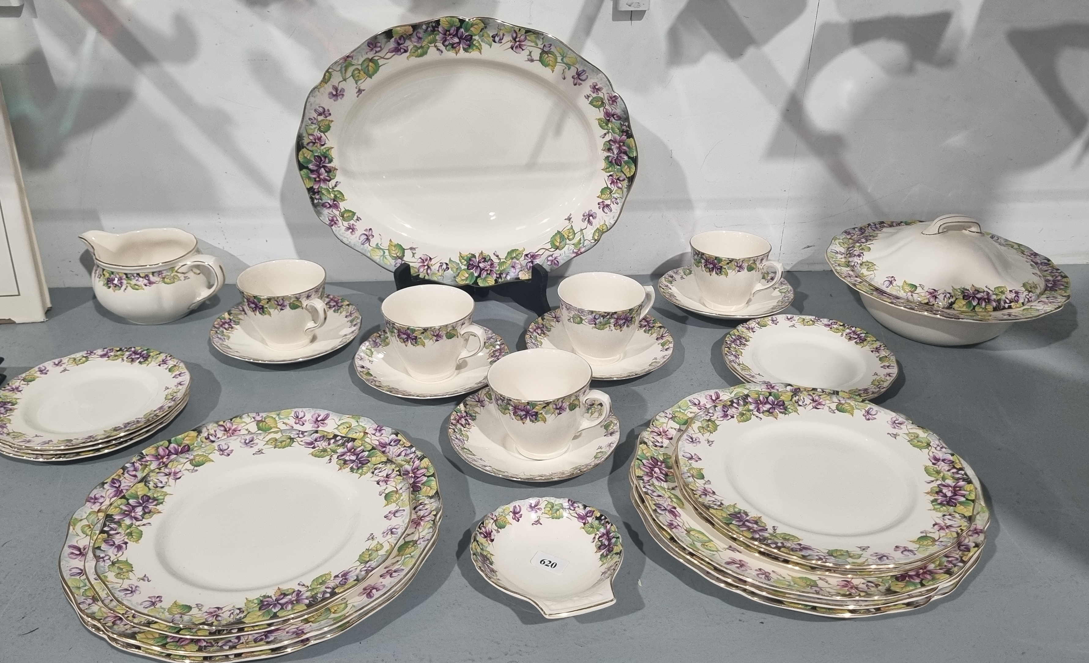 585 · A ROYAL DOULTON VIOLETS PATTERN DINNER SERVICE