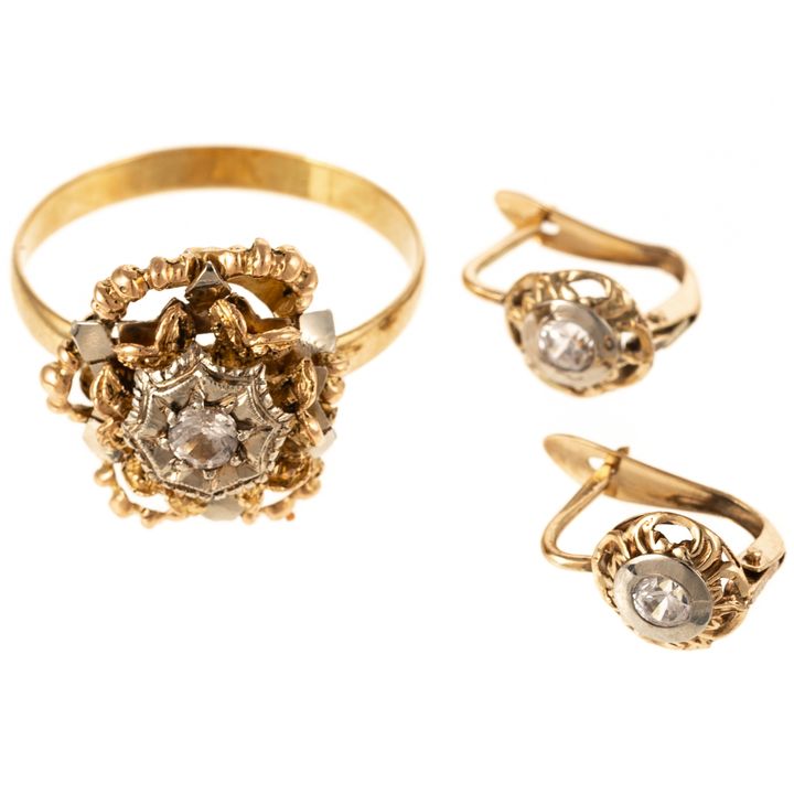 An Italian Ring & Earrings in 18K