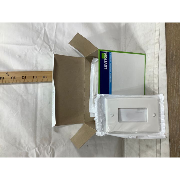 Leviton20pc PJ26-W Midway, Thermoplastic Wallplate