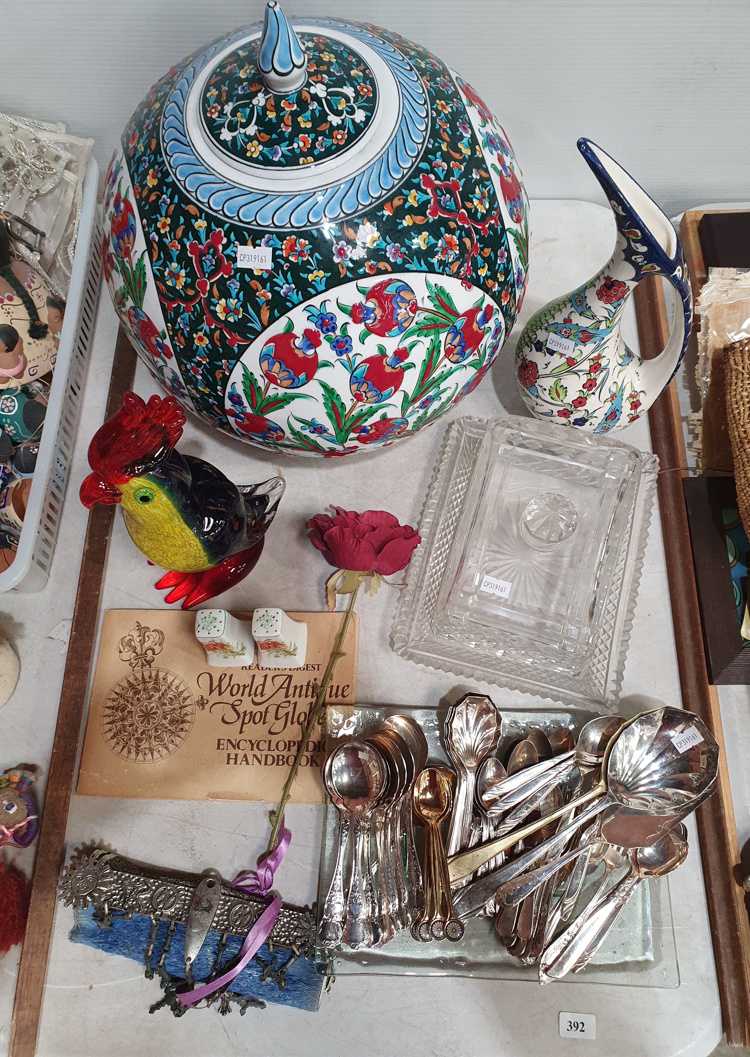392 · A GROUP OF VARIOUS SUNDRY ITEMS