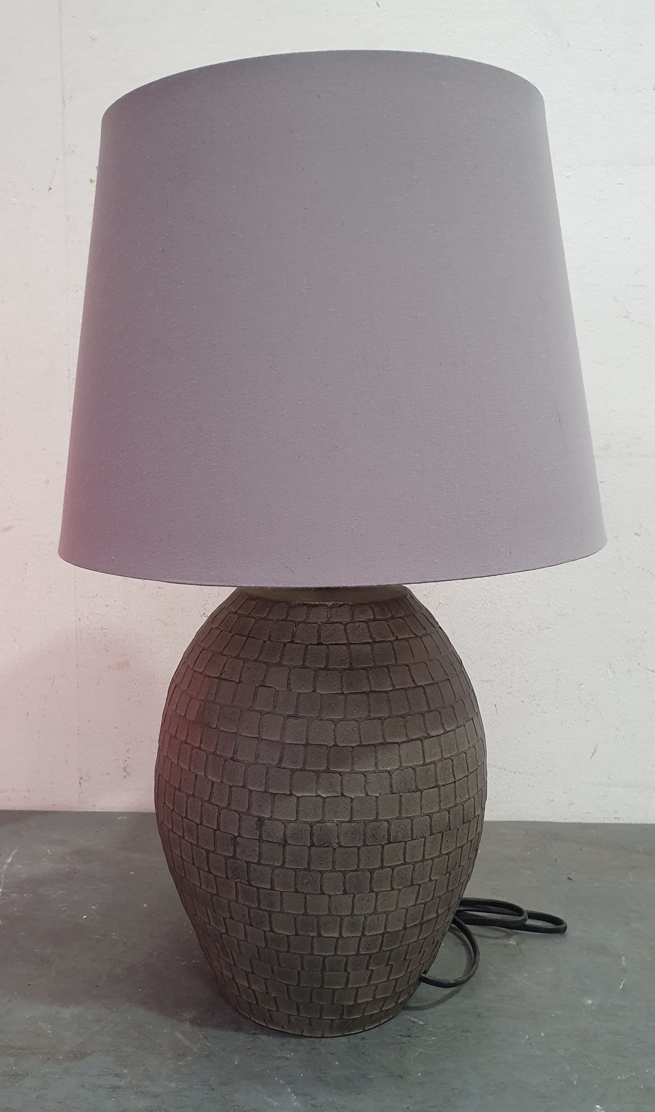 A CERAMIC TABLE LAMP