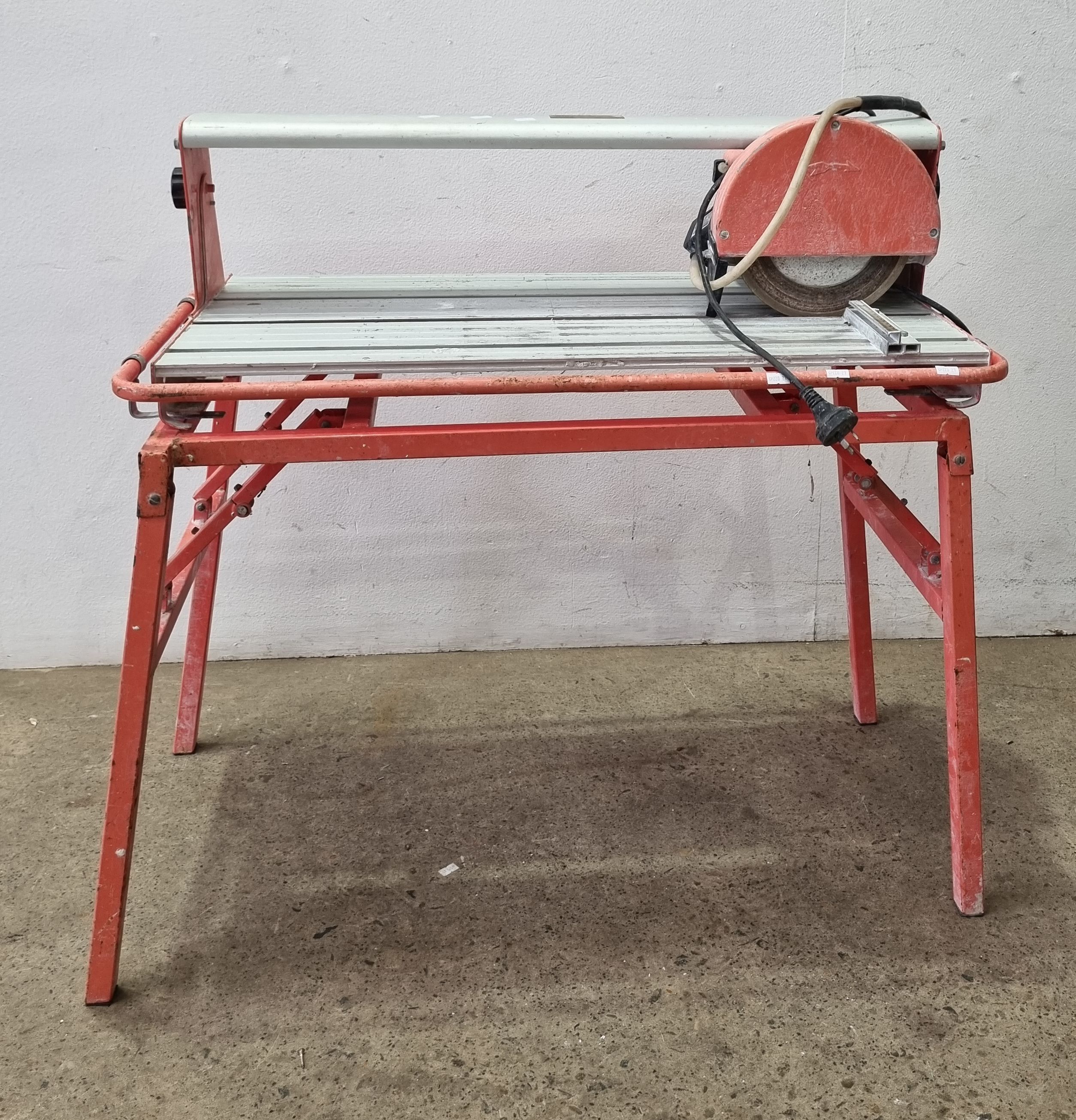 A Dta Tile Cutter