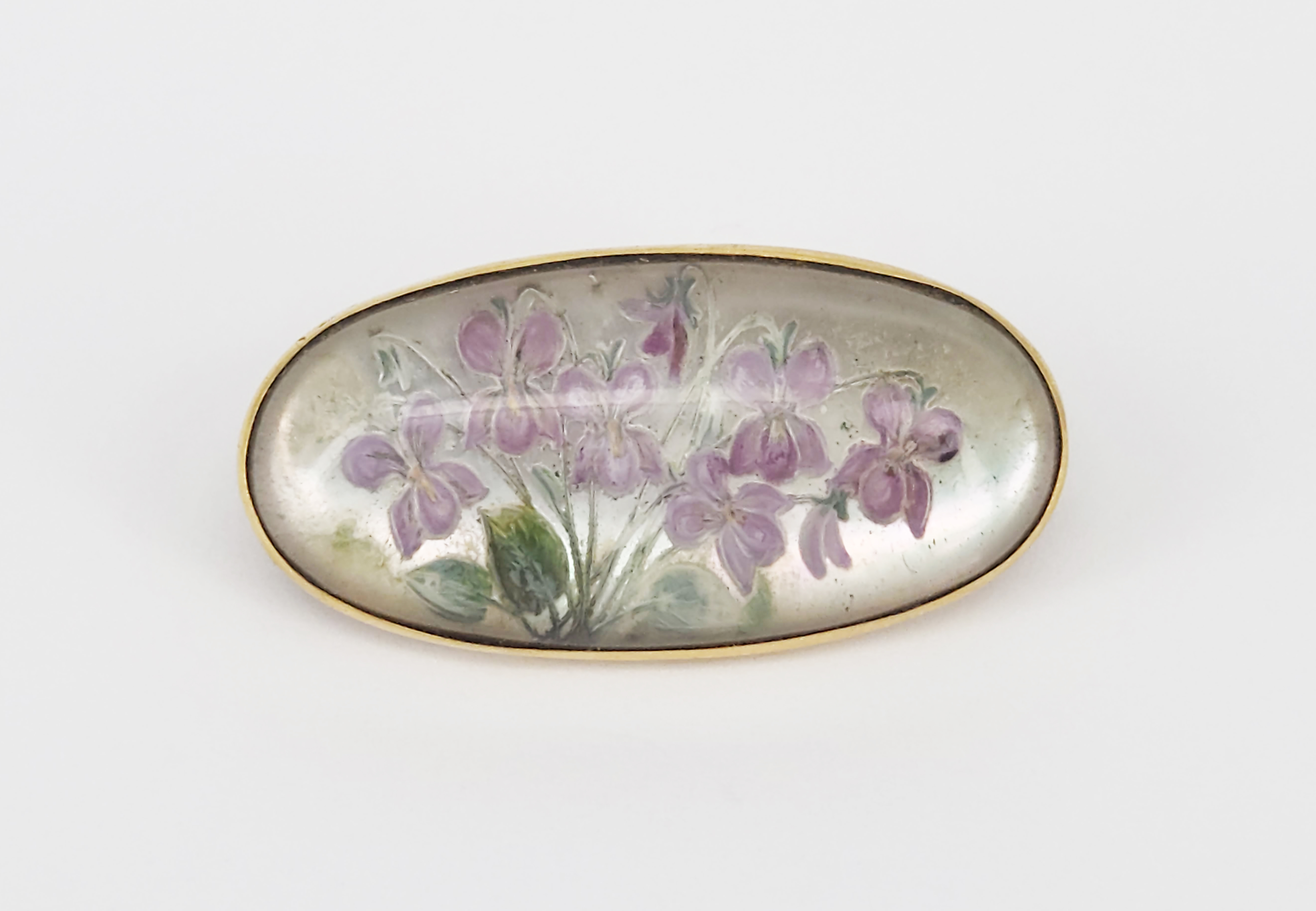 11 · A VICTORIAN HANDPAINTED BROOCH